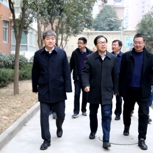 ���ɫ���F(tu��n)�I(l��ng)��(d��o)����ο�����y�h�T�����y��