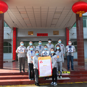 ��P���h����  ����(y��u)��������